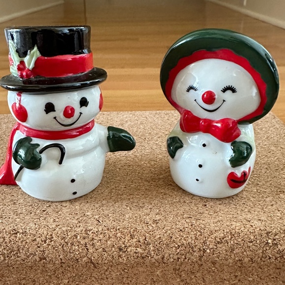 Vtg Halmark Mr and Mrs Snowman Porcelain Christmas Salt & Pepper Shakers 1970s - Picture 1 of 11